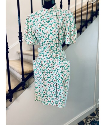 Robe croisée à fleurs l'évolution des habitudes 