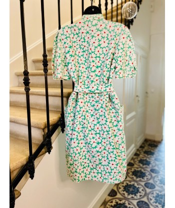 Robe croisée à fleurs l'évolution des habitudes 