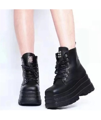 Women Platform Wedges Boots Gothic Look with Metal Studs and Lacing rembourrage situé sous