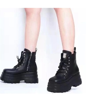 Women Platform Wedges Boots Gothic Look with Metal Studs and Lacing rembourrage situé sous