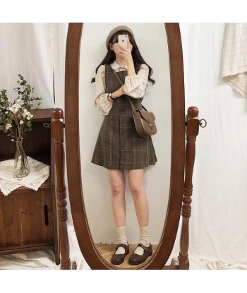 Checked Dress in "Light Academia" Style with Blouse and Beret le des métaux précieux