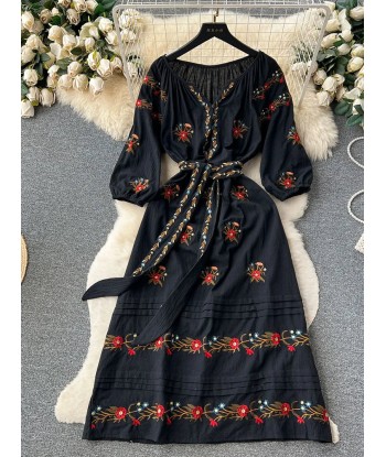 Boho-Chic dress with embroidery and lacing at the waist 2024