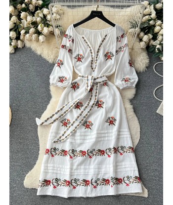 Boho-Chic dress with embroidery and lacing at the waist 2024