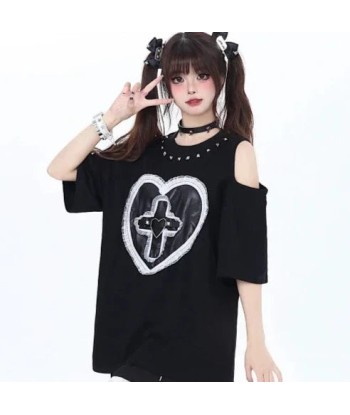 Gothic Love: Black Oversized T-Shirt with Cross & Cut-Outs de pas cher