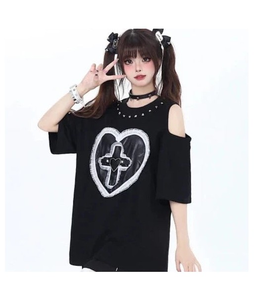 Gothic Love: Black Oversized T-Shirt with Cross & Cut-Outs de pas cher