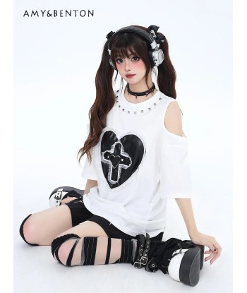 Gothic Love: Black Oversized T-Shirt with Cross & Cut-Outs de pas cher