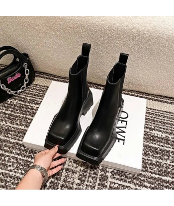 Black Chelsea Boots with Chunky Heel in Grunge Style d'Europe débarque